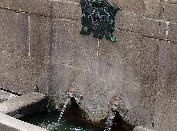 La Iglesia Daire Caldas De Reis